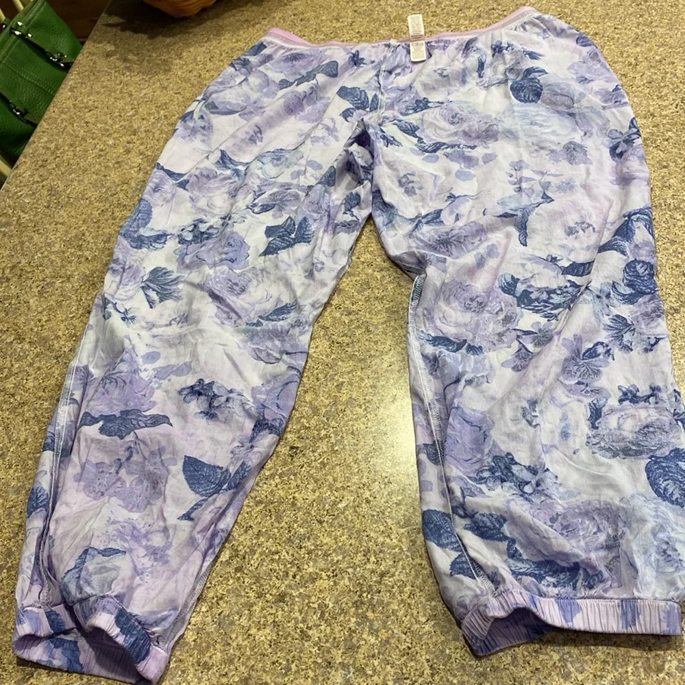 Victoria’s Secret Pajama Bottoms Pants Floral Lightweight Large